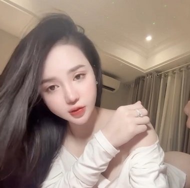 sex lananh06 2 thanh niên bắt em ra hành lang chơi bịt miệng
